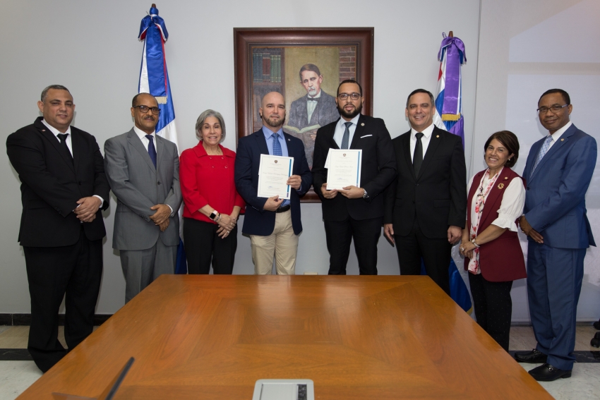 Consejo del Poder Judicial premia a jueces ganadores en concurso de ensayos sobre ética