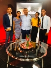 Domingo Contreras posa con los jóvenes comunicadores: Yeniser Elizabeth Espinosa, Jesús Vásquez, María Isabela Ciprián y Faurys Martínez, luego de ser entrevistado en el programa televisivo Acento TV en Política.